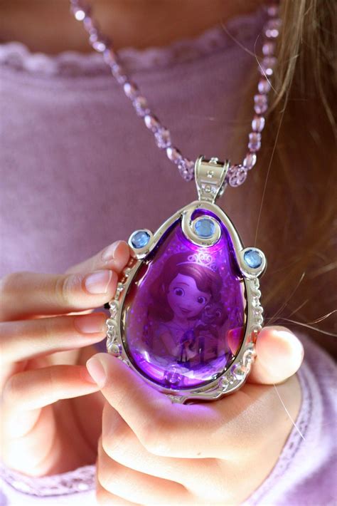 Sofia the first light up amulet